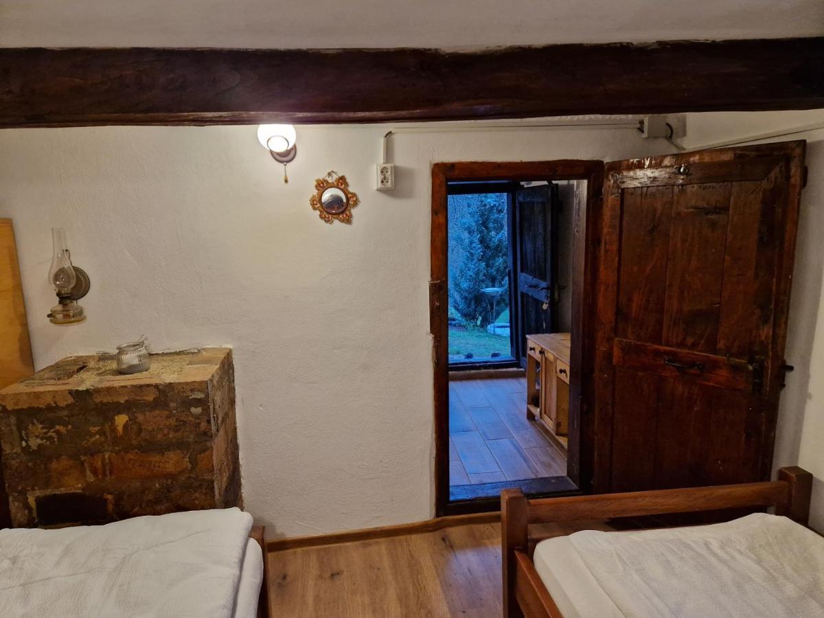 La Salasul Fermecat In Cheile Carasului Iabalcea Buitenkant foto
