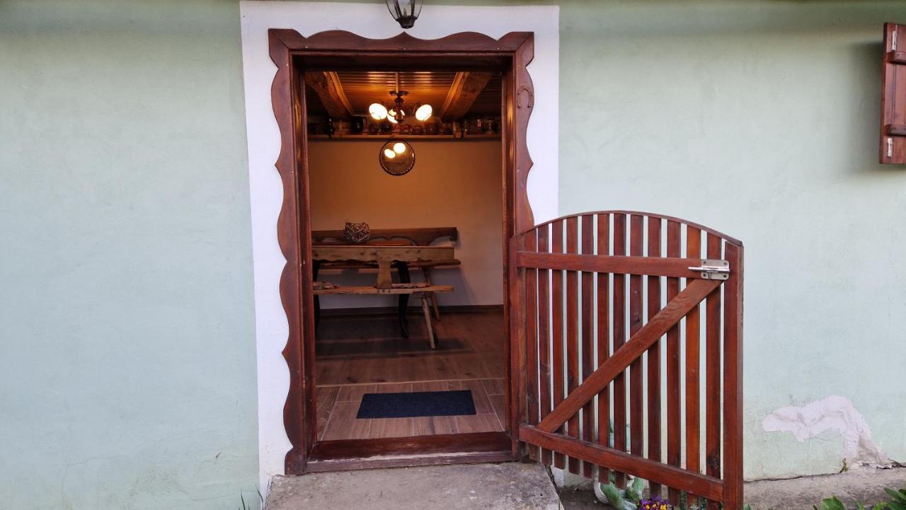 La Salasul Fermecat In Cheile Carasului Iabalcea Buitenkant foto